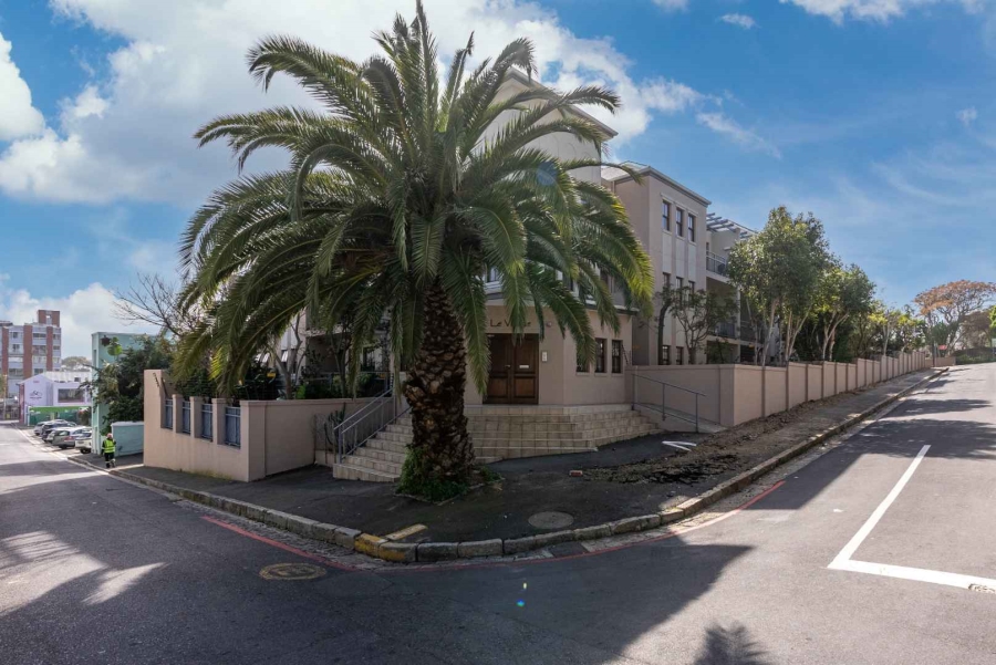 To Let 1 Bedroom Property for Rent in Sea Point Western Cape